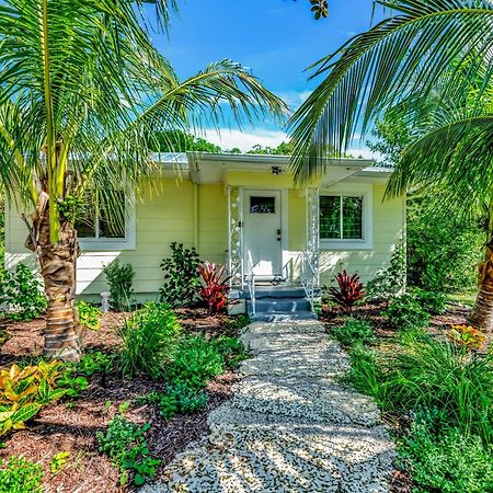 Casa Posada - So Close You Can Hear The Waves Historic Beach Cottage W Beach Gear Anna Maria Zewnętrze zdjęcie